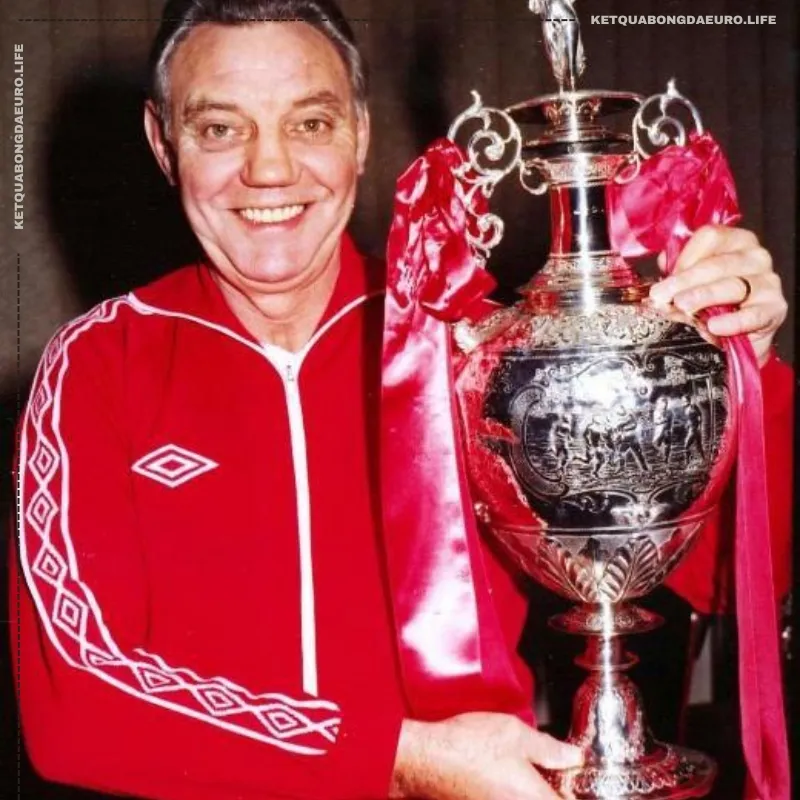 Joe Fagan – Huấn luyện viên giúp Liverpool giành được 3 danh hiệu lớn trong 1 mùa giải